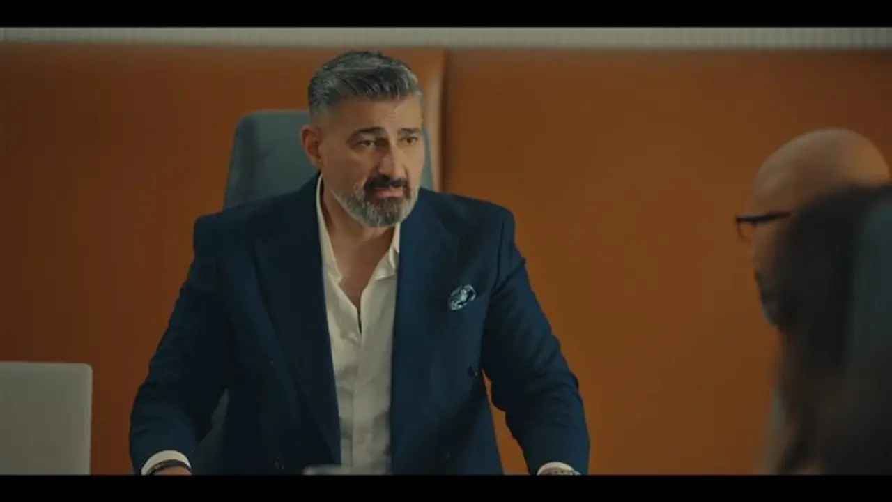 ياسر جلال يسابق الزمن لسداد ديون شركته في الحلقة 12 من مسلسل كلهم بيحبوا مودي